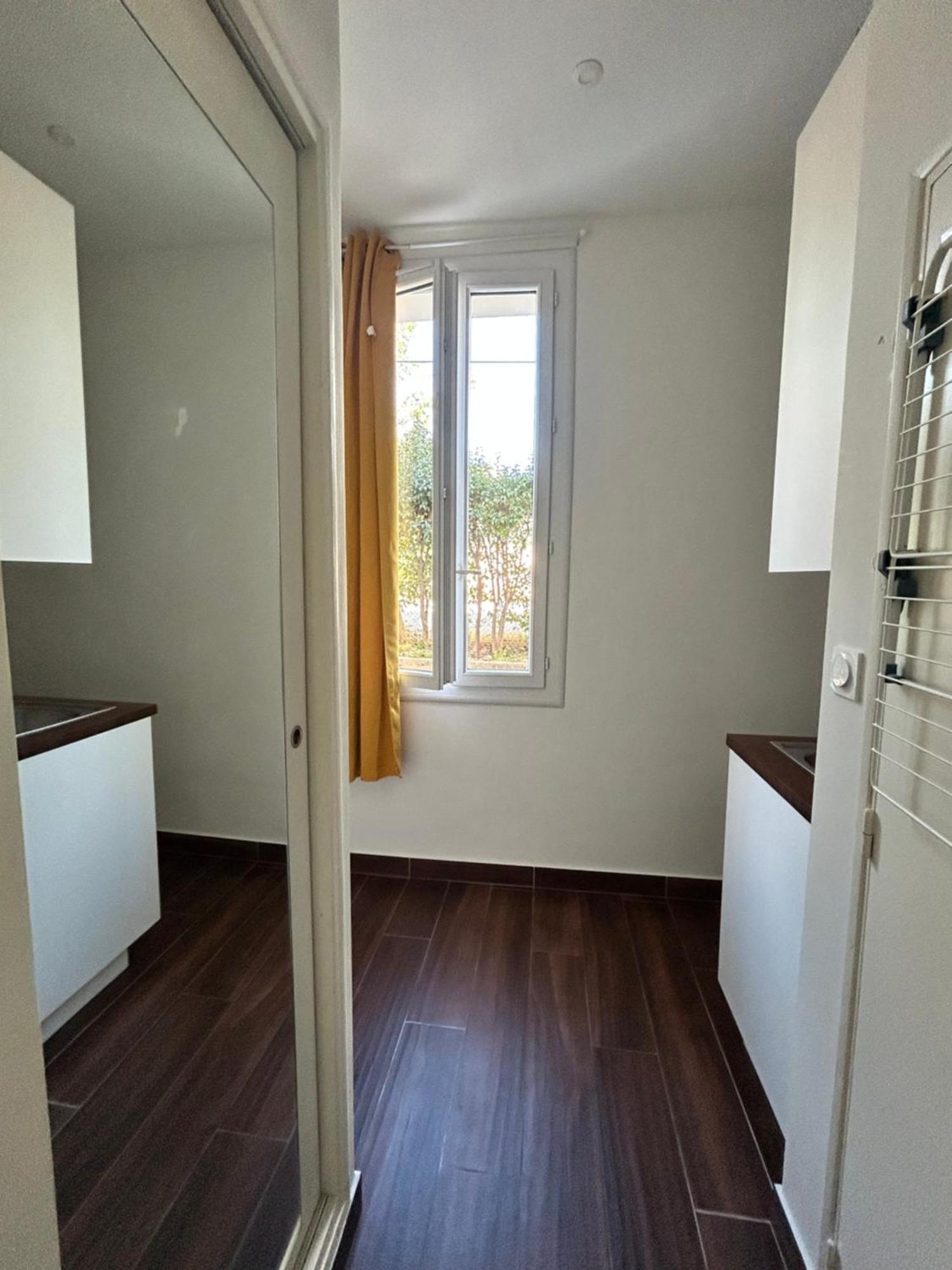 Agreable Studio Renove Avec Place De Parking Bandol Exteriör bild